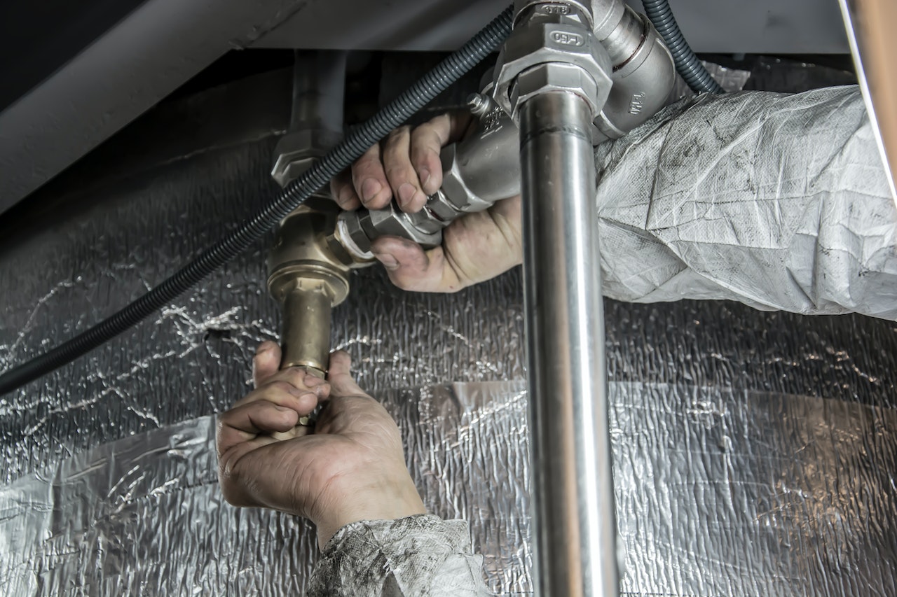 Kursy na stanowisko technika hydraulika - jakie są obowiązki tego stanowiska?